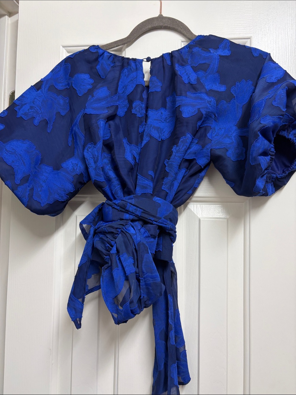 House of Harlow 1960 Royal Blue Floral Puff-Sleeve Tie-Front Blouse - Picture 3 of 4